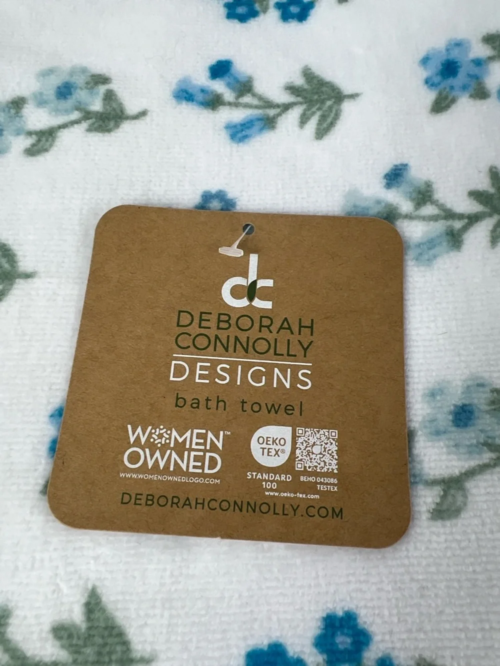 Deborah Connolly Bath Towels Blue White Floral Cotton Velour Set of 2 NEW